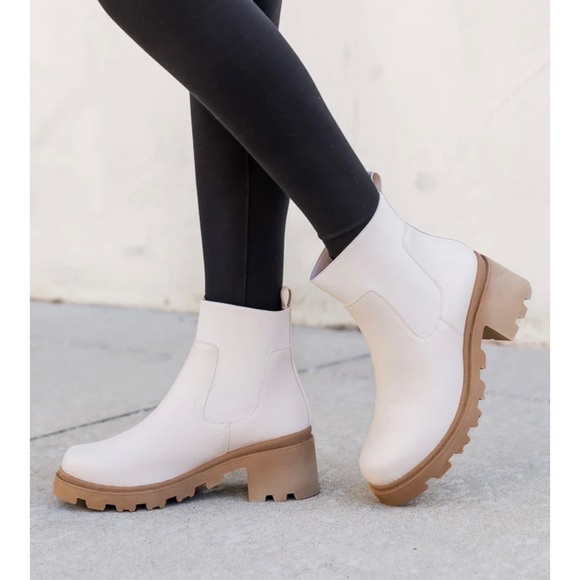 NWT Sam Edelman Lulia Chelsea Modern Ivory White Lugg Rubber Leather Boots - Picture 6 of 14